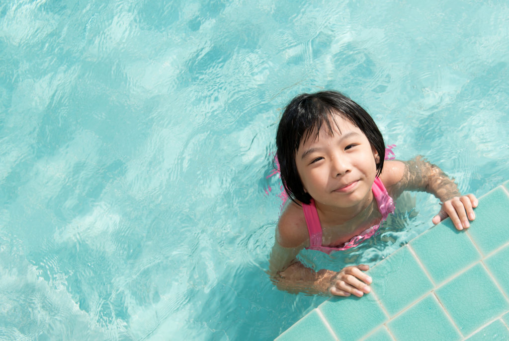 how-to-help-your-child-overcome-the-fear-of-swimming-youthland-academy